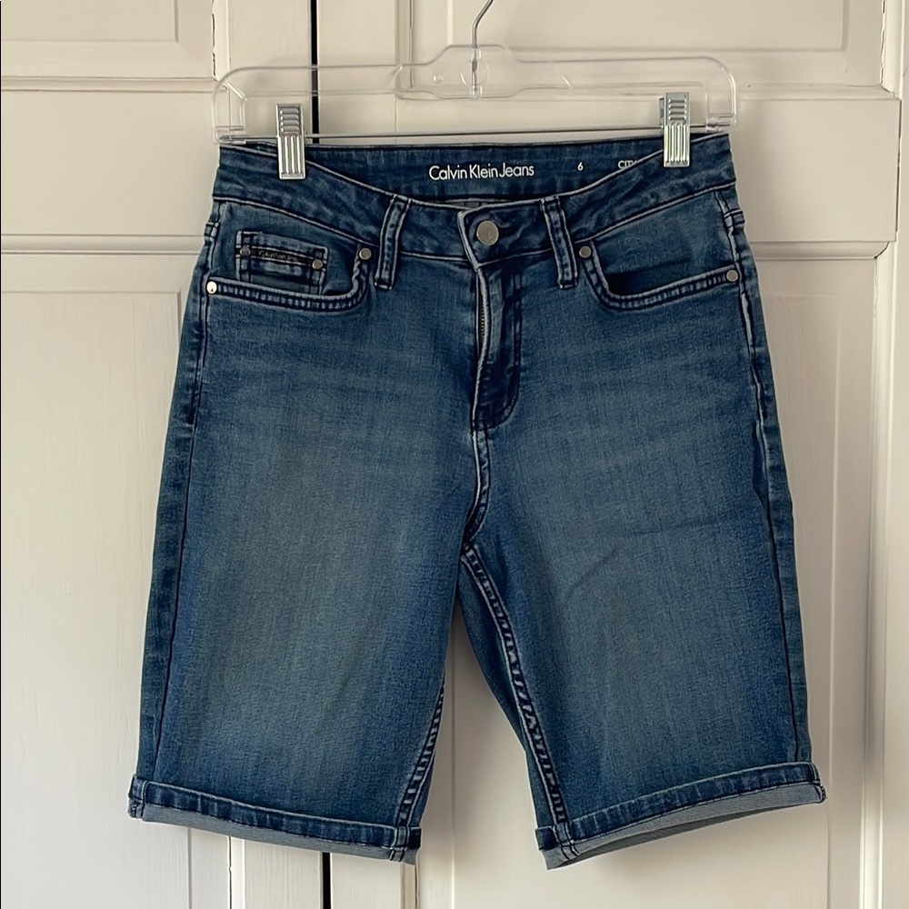 Calvin Klein Bermuda Shorts size 6